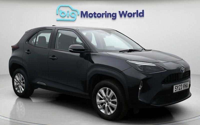 Used 2025 Toyota Yaris Hybrid Estate | £17,900 (Super price) - Image 1/4
