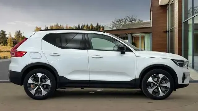 Used Volvo XC40 Plus 161 HP (118 kW) 2025 White SUV