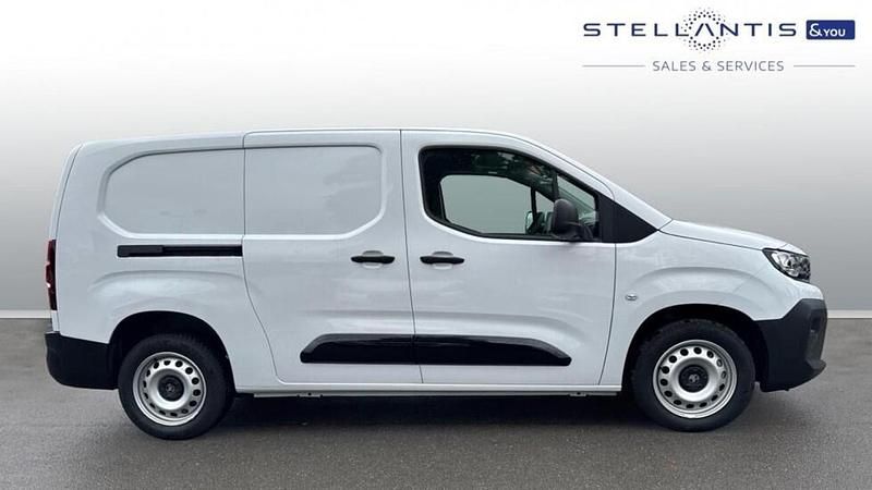 White New 2024 Vauxhall Combo S MPV | £14,990 (Good price) - Image 1/4