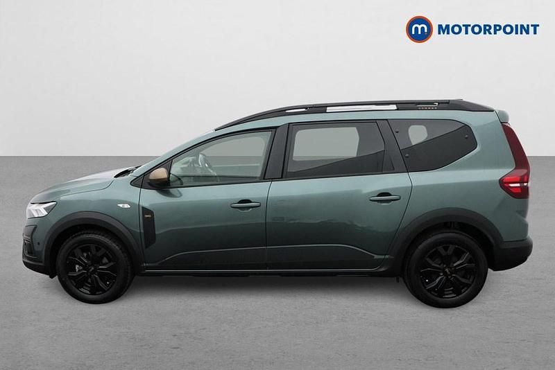 Used Dacia Jogger Extreme 141 HP (103 kW) 2024 Green MPV