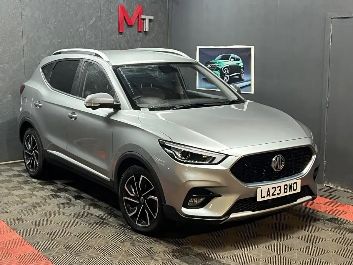 Usado MG ZS Exclusive 106 CV (77 kW) 2023 Plateado SUV