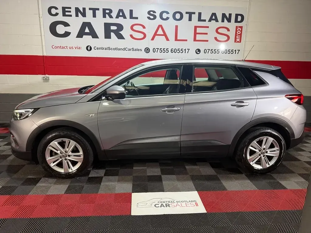 Used Vauxhall Grandland X S 130 HP (95 kW) 2019 Grey SUV