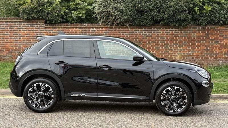 Used Fiat 600 La Prima 99 HP (72 kW) 2025 Black Hatchback