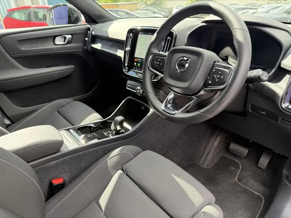 Used Volvo XC40 Core 300 kW (408 HP) 2023 Silver SUV