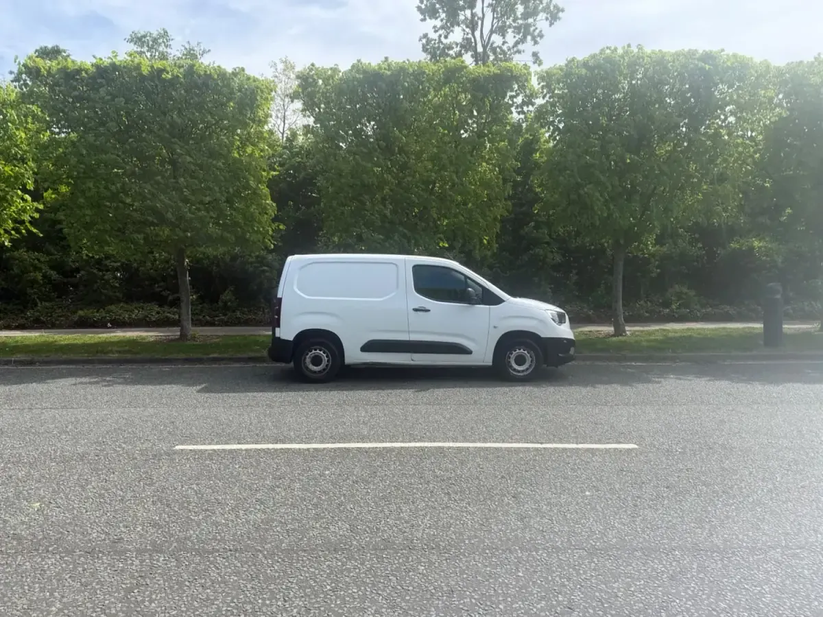 Second-hand Vauxhall Combo Edition 100 CP (73 kW) 2019 Alb Monovolum