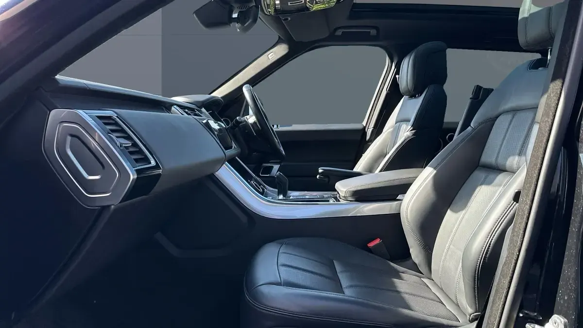 Second-hand Land Rover Range Rover Sport HSE Dynamic 300 CP (220 kW) 2022 Negru SUV