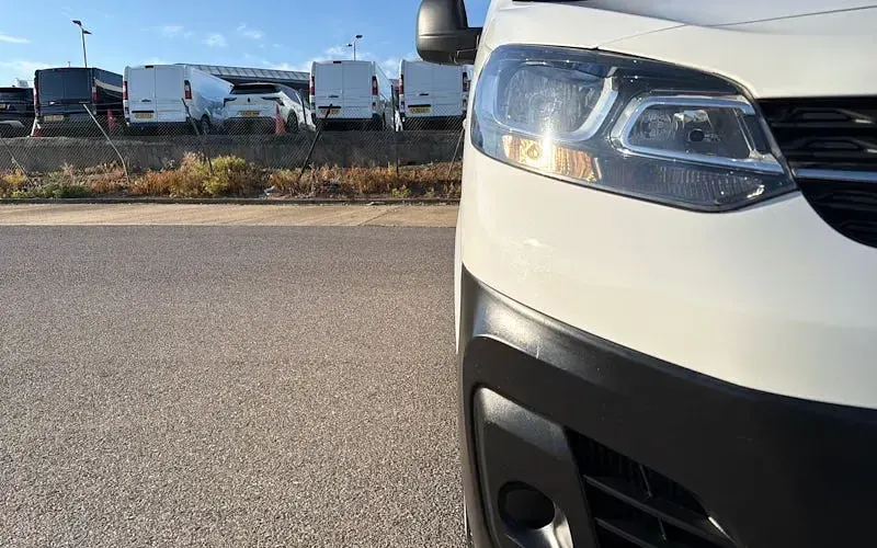Used Vauxhall Vivaro 101 HP (74 kW) 2020 White MPV