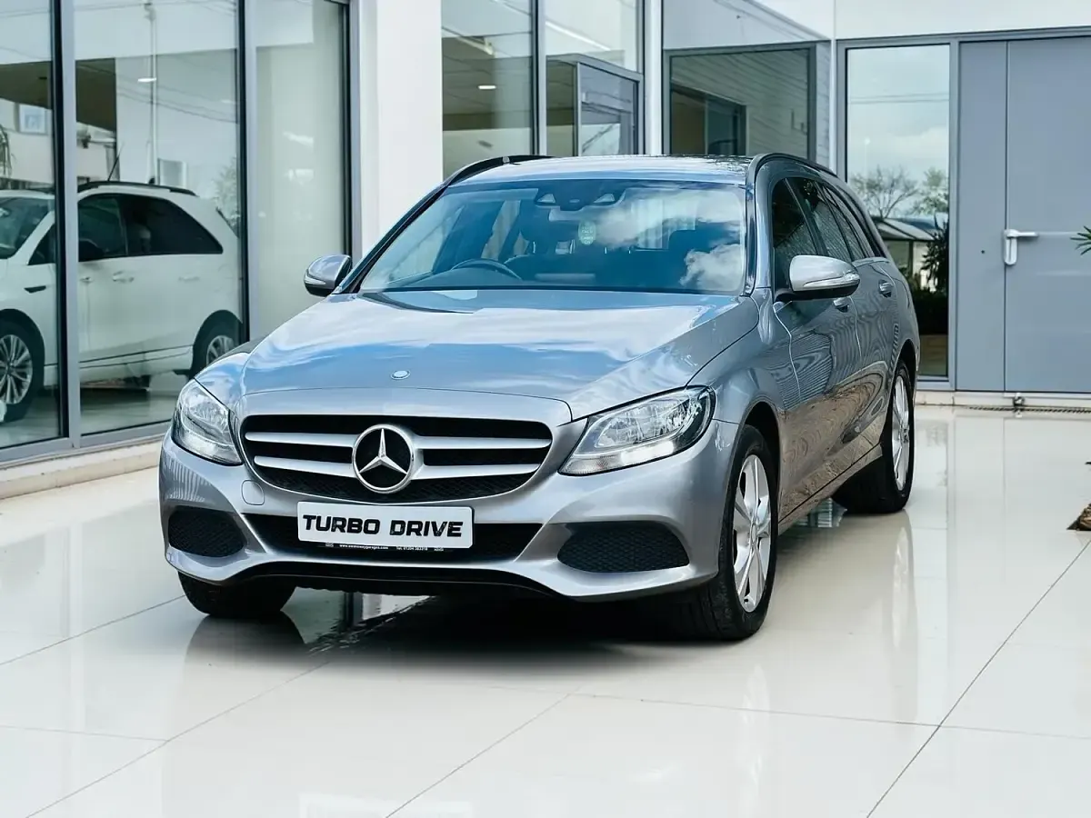 Used Mercedes C220 SE 170 HP (125 kW) 2015 Silver Estate