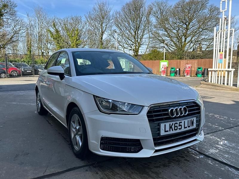 Used Audi A1 Sportback Design 116 HP (85 kW) 2015 White Hatchback
