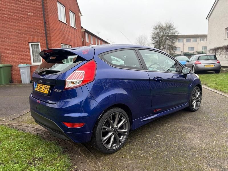 Begagnad Ford Fiesta ST-Line 95 HK (69 kW) 2016 Blå Halvkombi