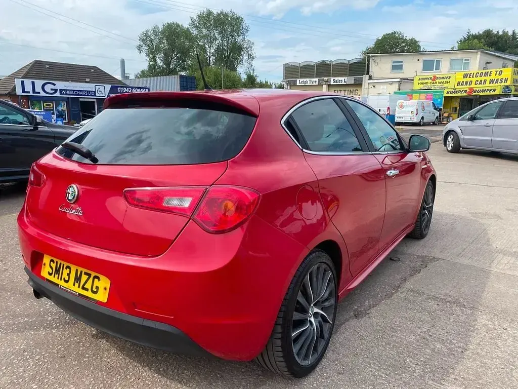 Used Alfa Romeo Giulietta 170 HP (125 kW) 2013 Red Hatchback