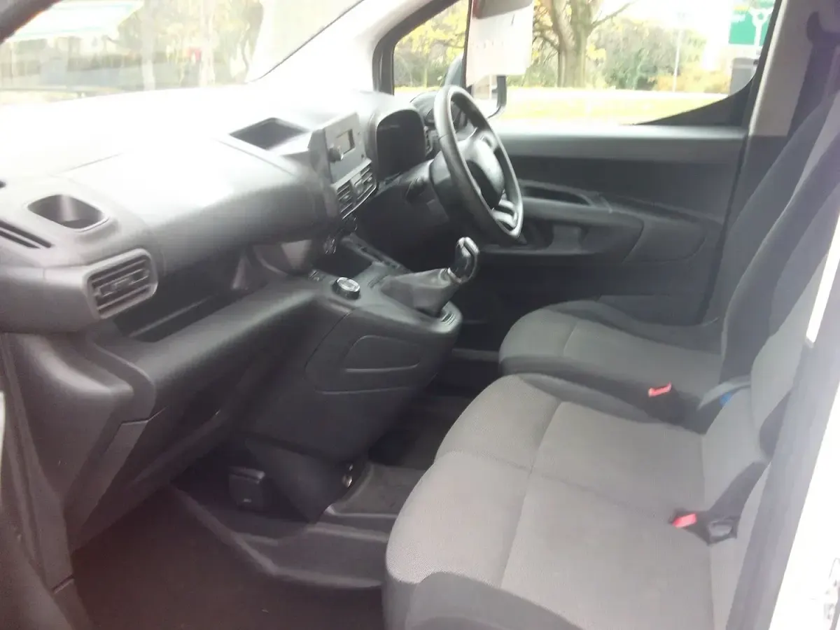 Used Citroën Berlingo Start 75 HP (55 kW) 2020 White MPV