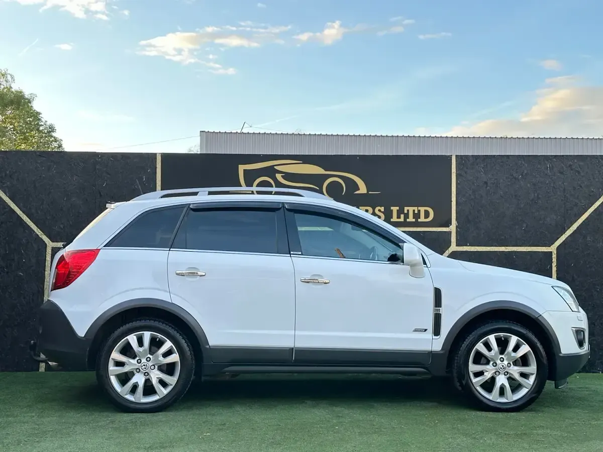 Second-hand Vauxhall Antara Sport 163 CP (119 kW) 2014 Alb SUV