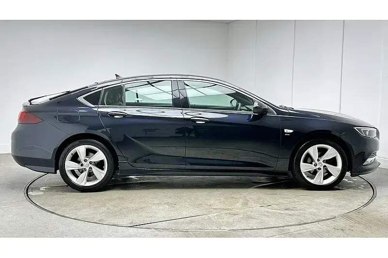 Used Vauxhall Insignia SRi 2018 Blue Hatchback