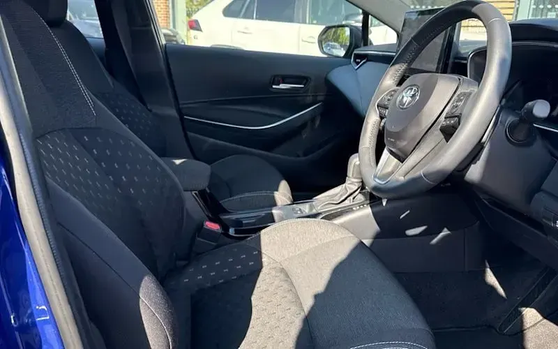Used Toyota Corolla 178 HP (130 kW) 2025 Blue Estate