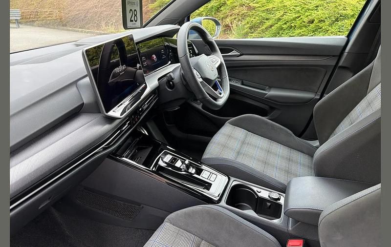 Used VW Golf VIII GTE 267 HP (196 kW) 2025 Blue Hatchback