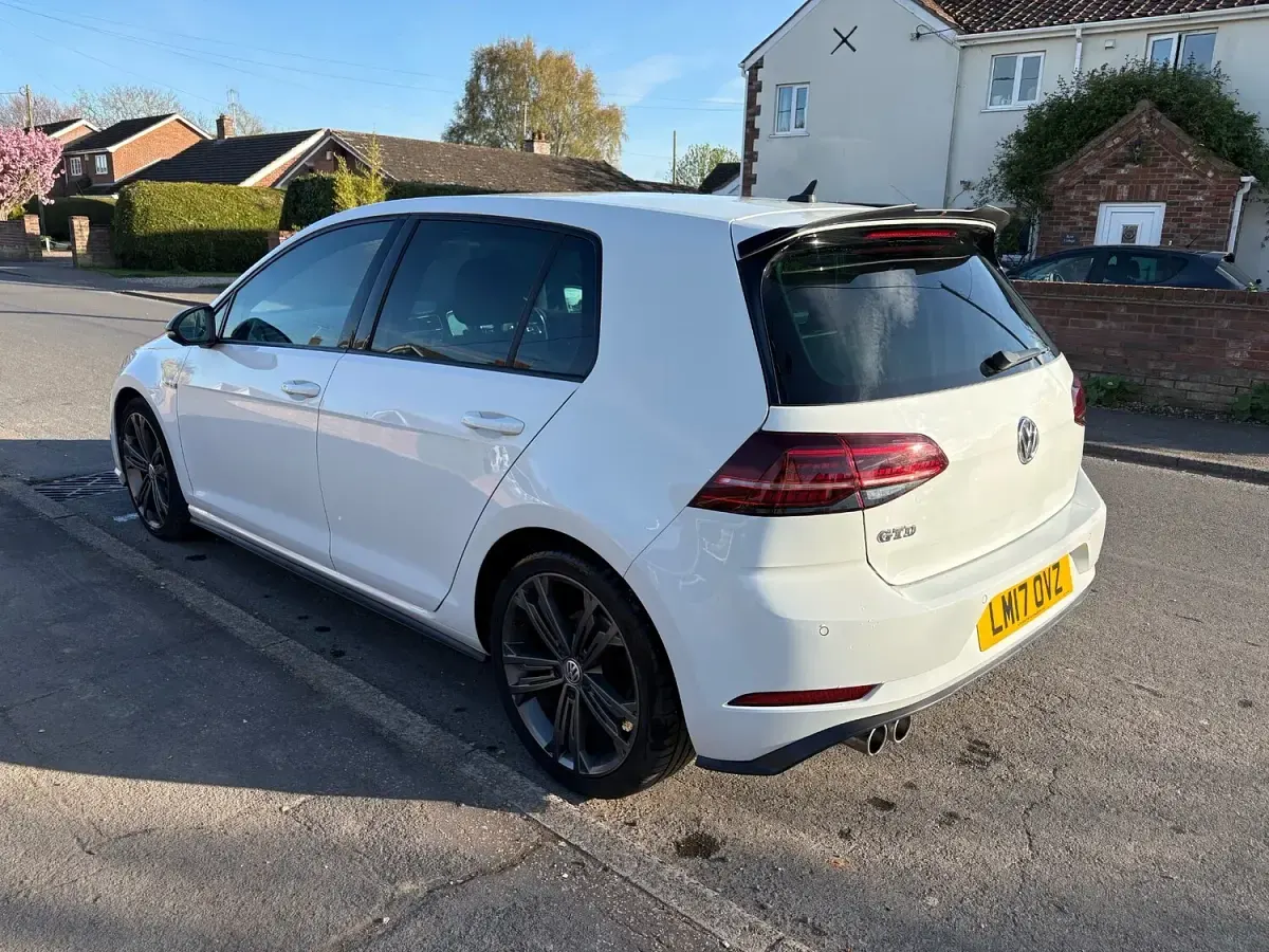 Used VW Golf VII GTD 184 HP (135 kW) 2017 White Hatchback