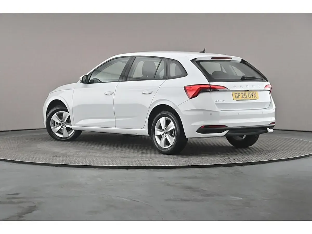 Gebraucht Skoda Scala SE 85 PS (62 kW) 2025 Weiß Kleinwagen