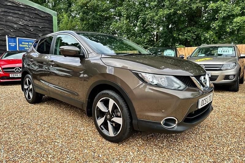 Bronze Used 2016 Nissan Qashqai N-Connecta SUV | £6,495 (Fair price) - Image 1/1