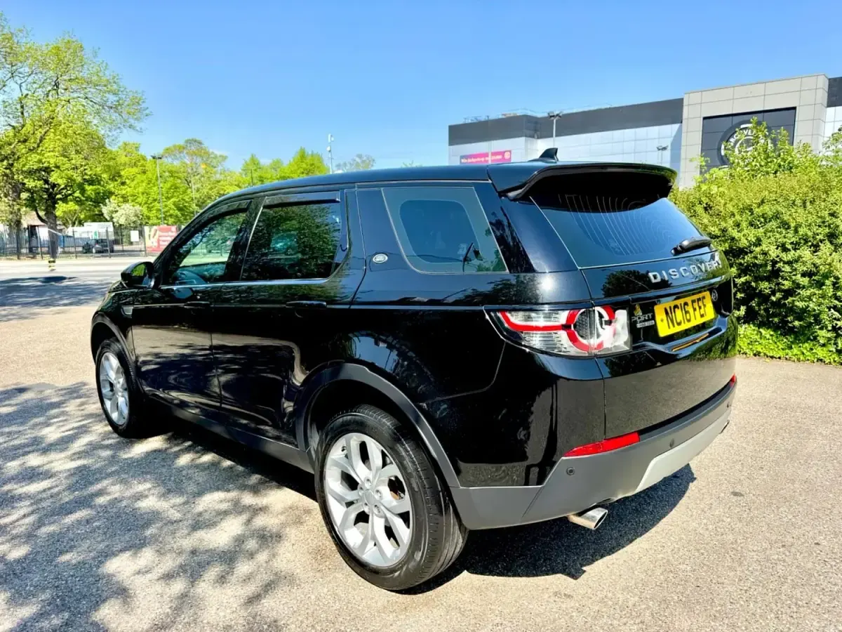 Second-hand Land Rover Discovery Sport HSE 180 CP (132 kW) 2016 Negru SUV
