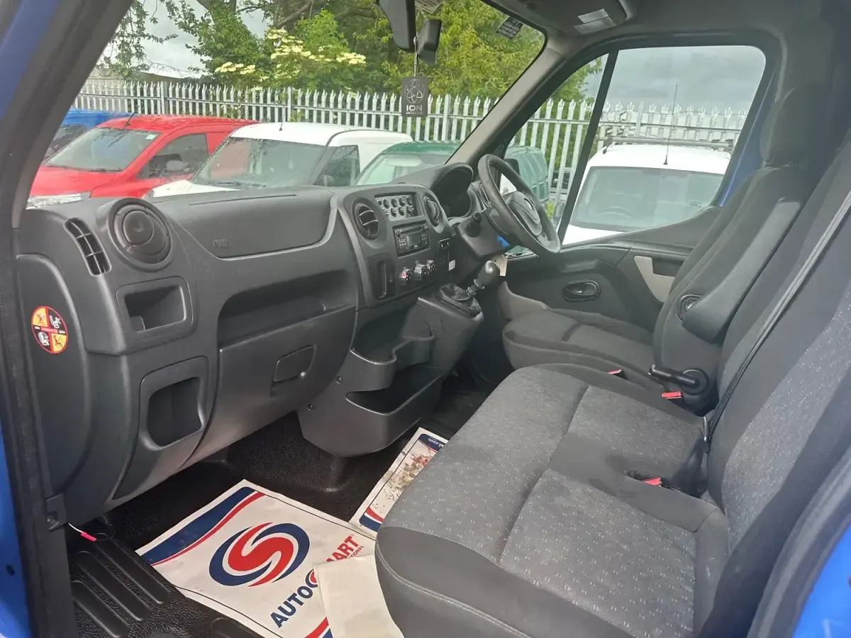 Used Vauxhall Movano 145 HP (106 kW) 2018 Blue MPV