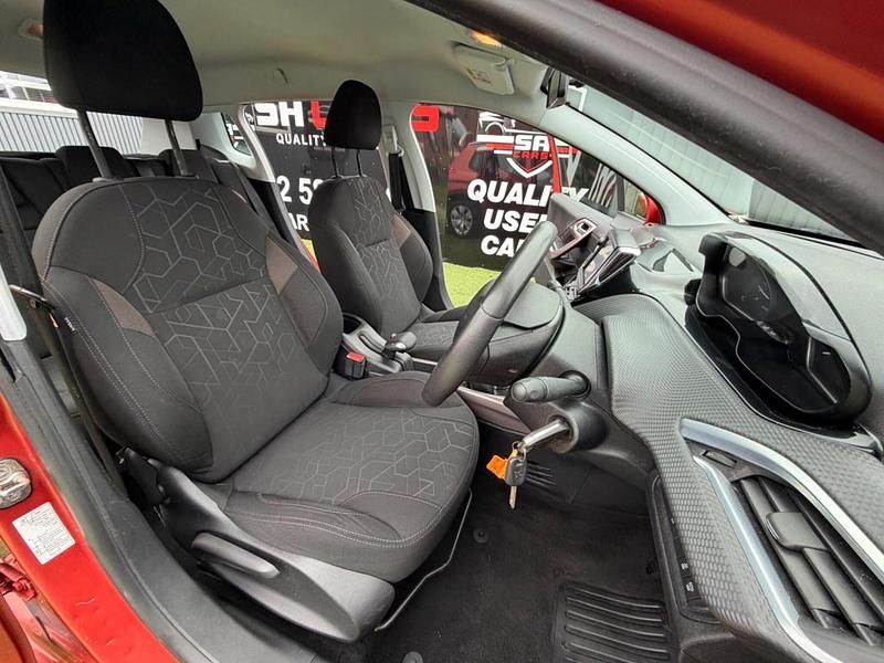 Used Peugeot 2008 Active 100 HP (73 kW) 2015 Red SUV