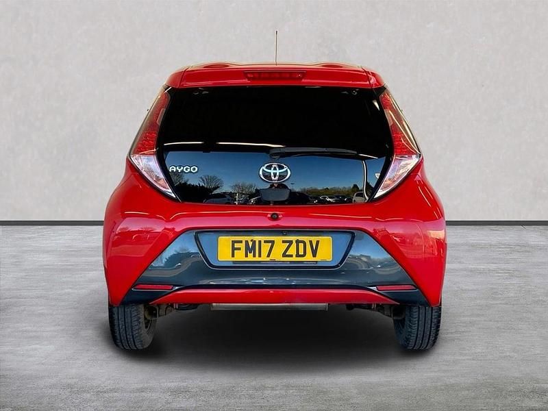Used Toyota Aygo x-style 69 HP (50 kW) 2017 Red Hatchback