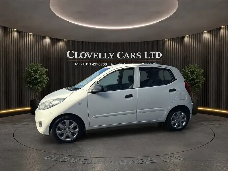 Used Hyundai i10 Classic 85 HP (62 kW) 2013 White Hatchback