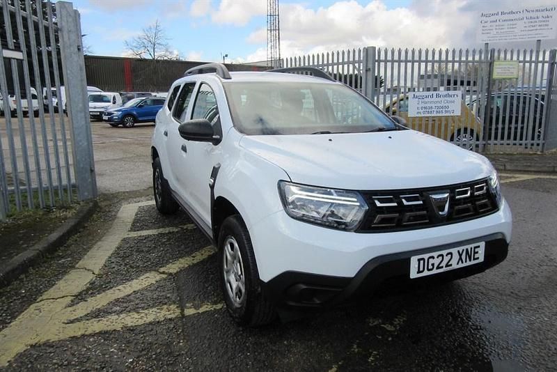 Begagnad Dacia Duster Essentiel 90 HK (66 kW) 2022 Vit SUV