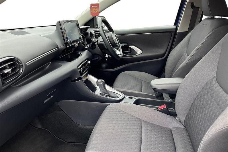 Used Toyota Yaris Hybrid Design 116 HP (85 kW) 2023 Blue Hatchback