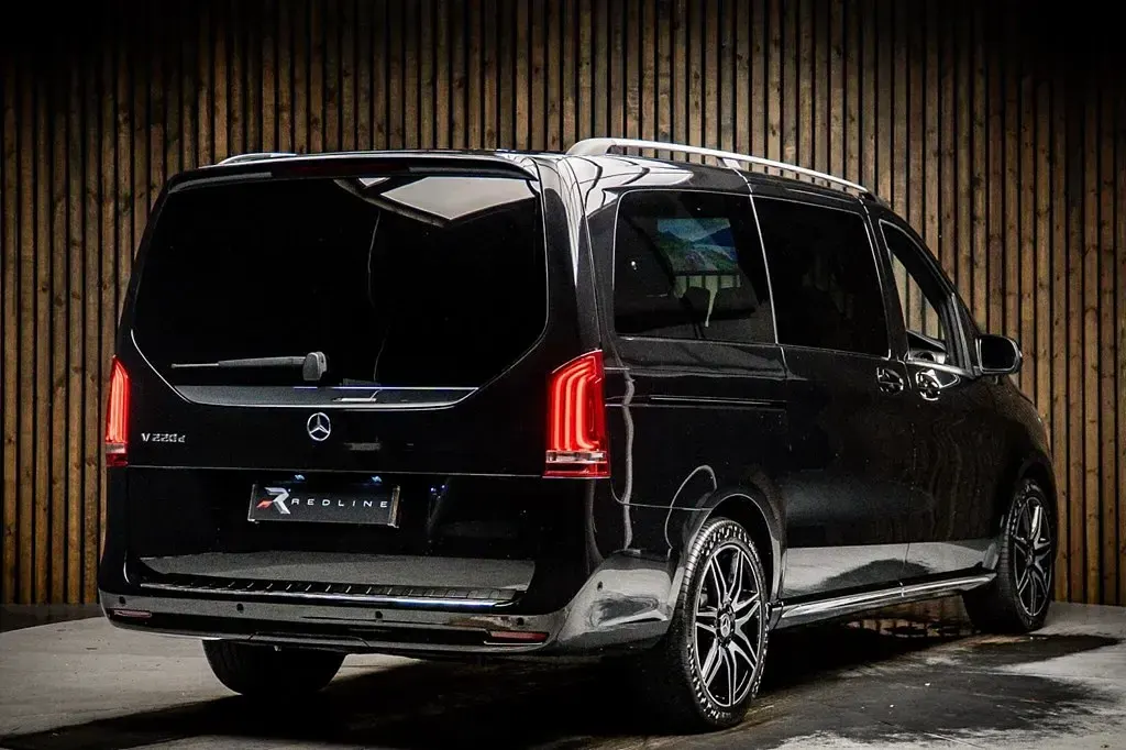 Usado Mercedes V220 AMG line 163 HP (119 kW) 2022 Preto Monovolume