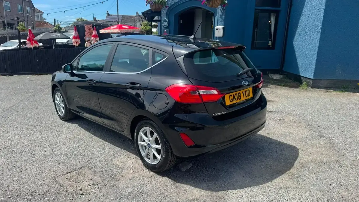 Used Ford Fiesta Zetec 100 HP (73 kW) 2018 Black Hatchback