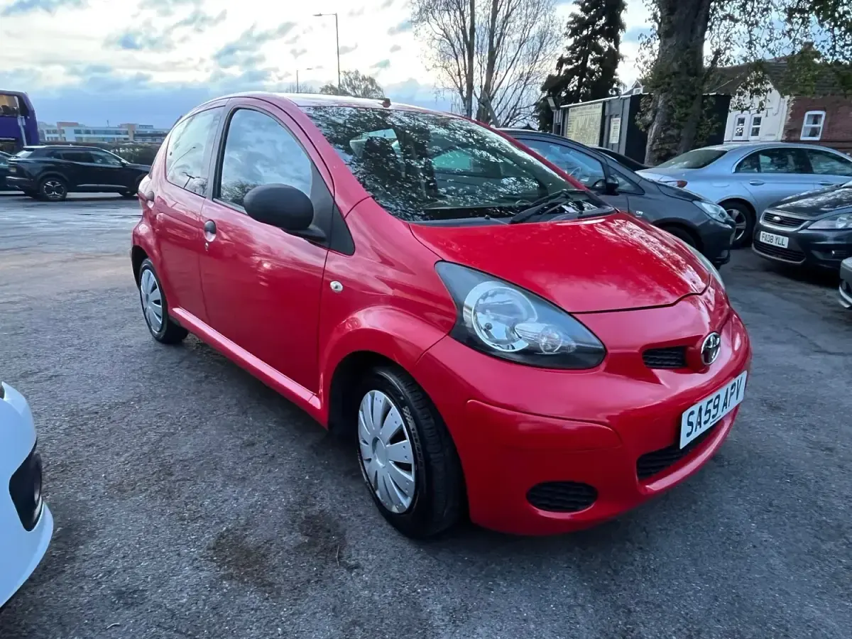 Used Toyota Aygo 67 HP (49 kW) 2009 Red Hatchback