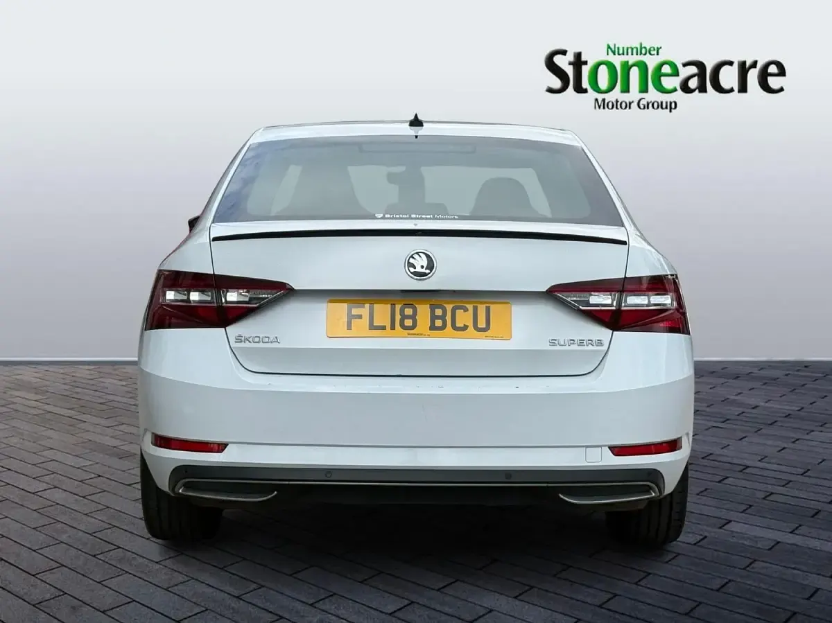 Used Skoda Superb SportLine 220 HP (161 kW) 2018 White Hatchback