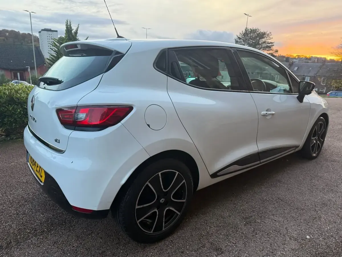 Used Renault Clio IV Dynamique 90 HP (66 kW) 2014 White Hatchback