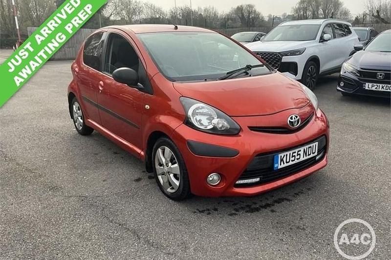 Used Toyota Aygo 68 HP (50 kW) 2012 Orange Hatchback