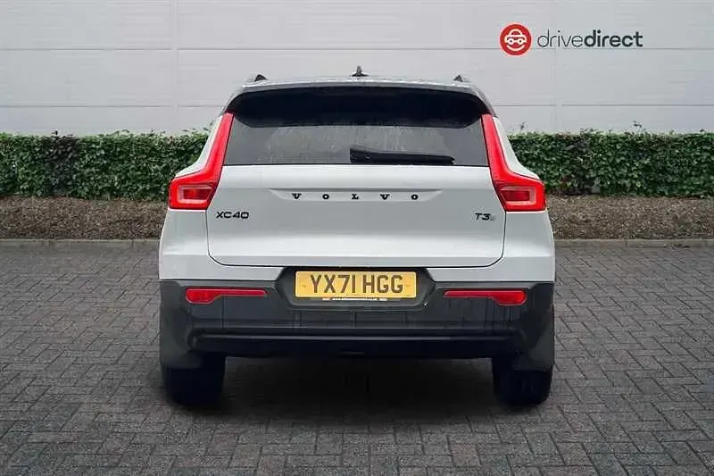 Usado Volvo XC40 R-Design 163 HP (119 kW) 2021 Prateado SUV