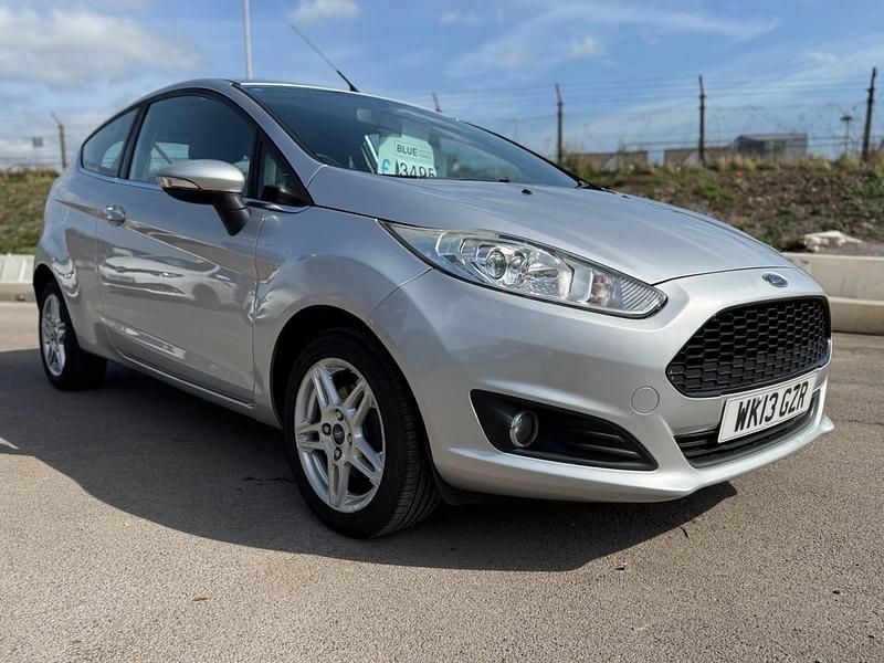 Silver Used 2013 Ford Fiesta Zetec Hatchback | £3,495 (Fair price) - Image 1/4