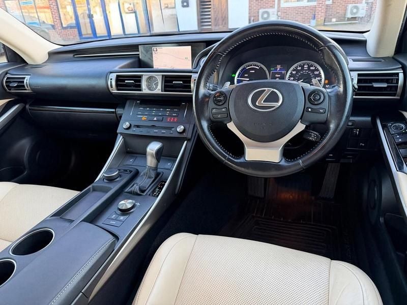Used Lexus IS300h Executive Line 2015 Red Sedan