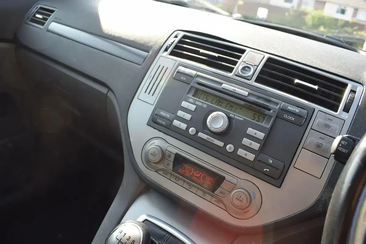 Used Ford Kuga Zetec 140 HP (102 kW) 2013 White SUV