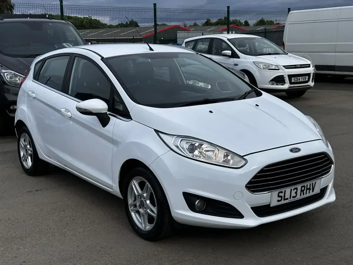 Used Ford Fiesta Zetec 2013 White Hatchback