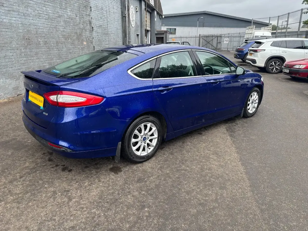 Used Ford Mondeo Zetec 120 HP (88 kW) 2016 Blue Hatchback