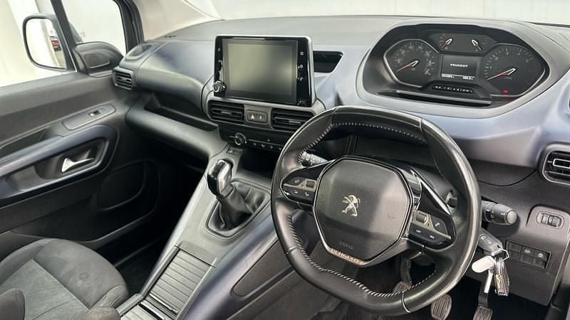 Used Peugeot Rifter Allure 100 HP (73 kW) 2019 Grey MPV