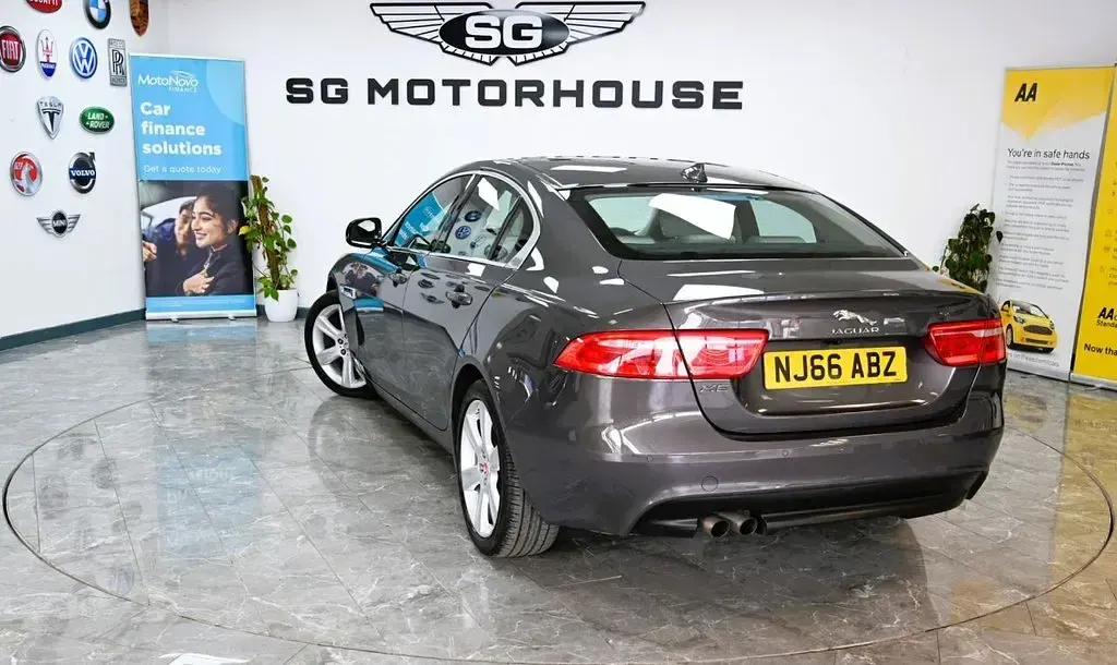 Used Jaguar XE Portfolio 180 HP (132 kW) 2016 Grey Sedan