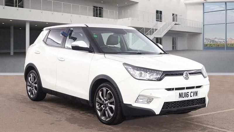 Used Ssangyong (KGM) Tivoli 115 HP (84 kW) 2016 White SUV