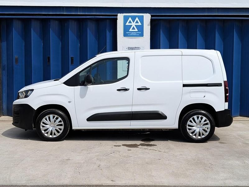 Used Peugeot Partner 2021 White MPV