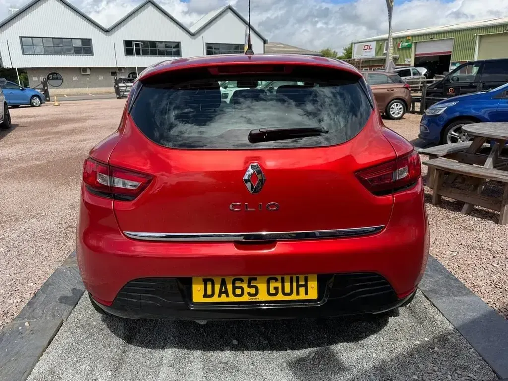 Used Renault Clio IV Dynamique 75 HP (55 kW) 2015 Red Hatchback