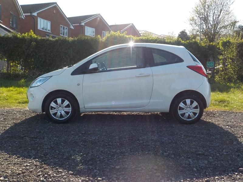 Usado Ford Ka 69 HP (50 kW) 2013 Branco Citadino
