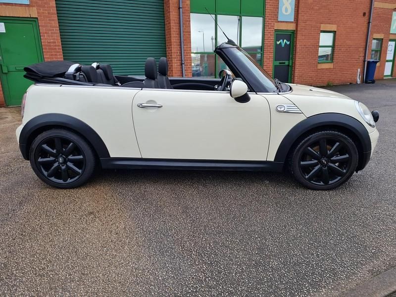 Used Mini Cooper Cabriolet 122 HP (89 kW) 2010 White Cabriolet