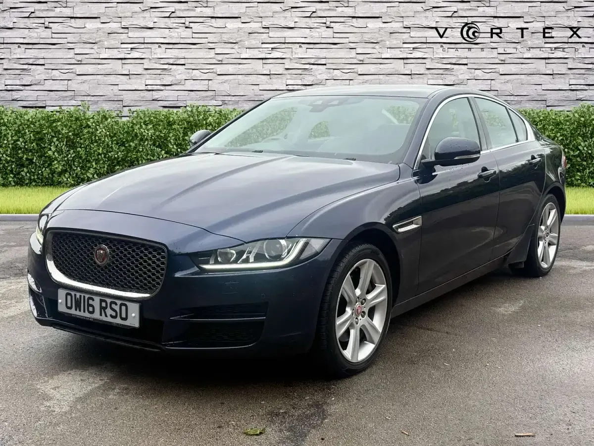 Used Jaguar XE Portfolio 180 HP (132 kW) 2016 Blue Sedan